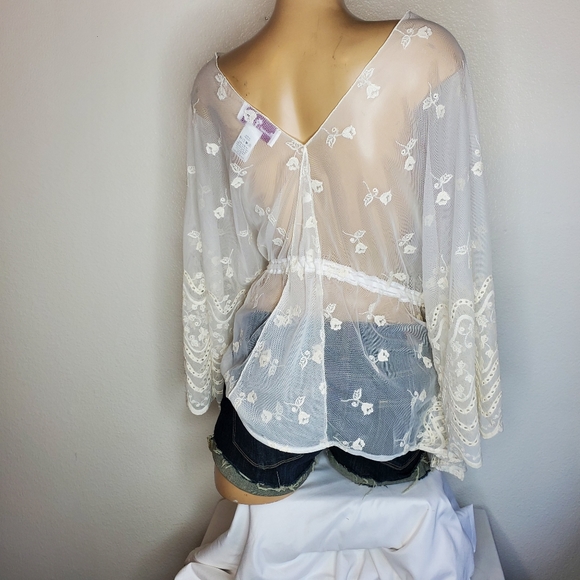 Countess Luann cream lace top size M - Picture 4 of 7